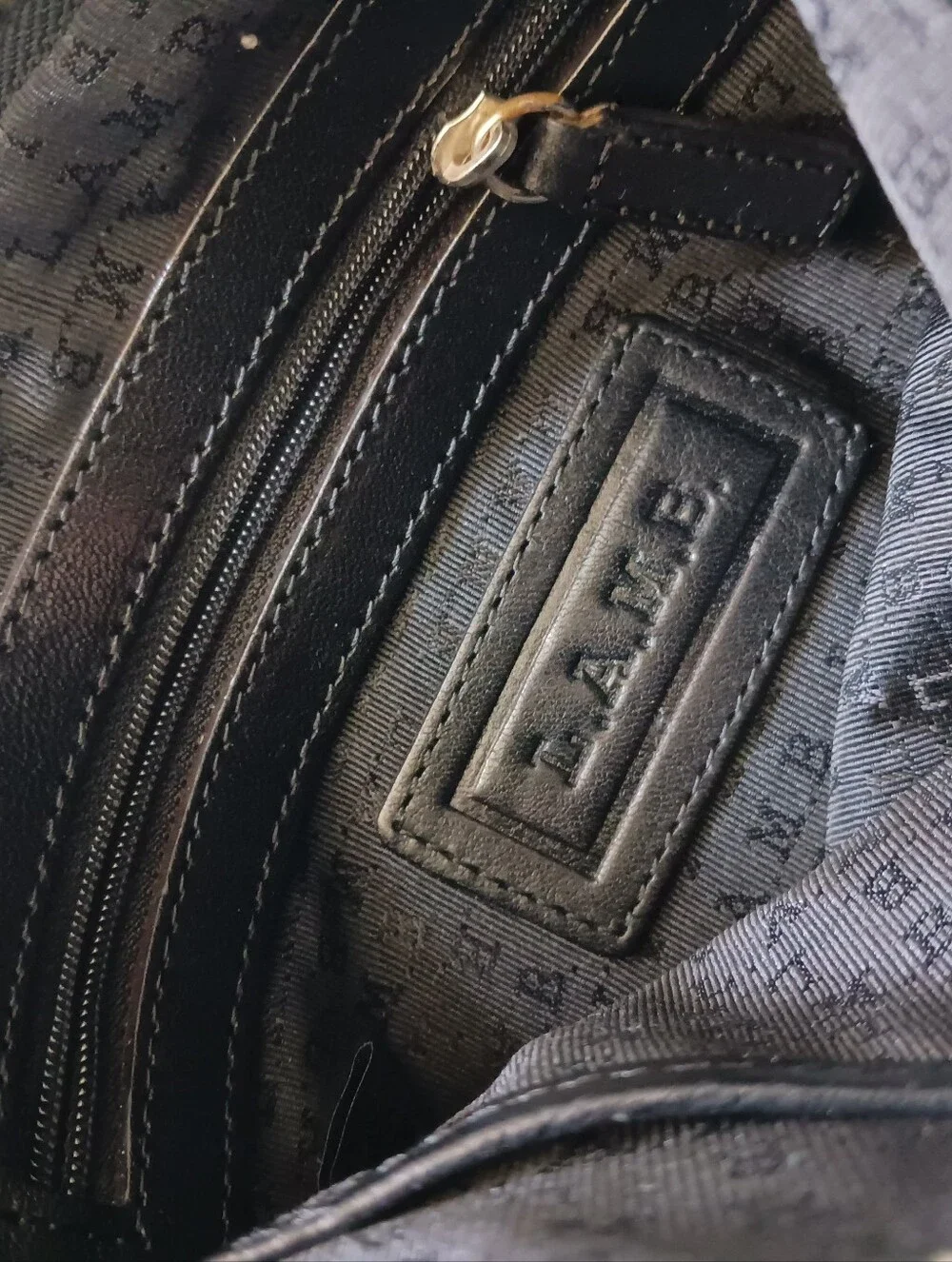 L.A.M.B. messenger style